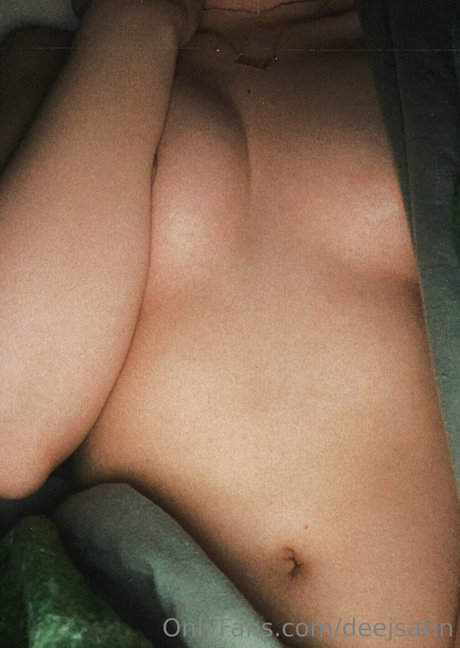 deejsatin nudes model photo