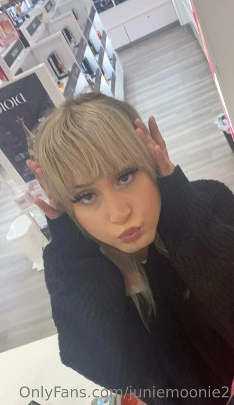 juniemoonie2 erotic model galleries
