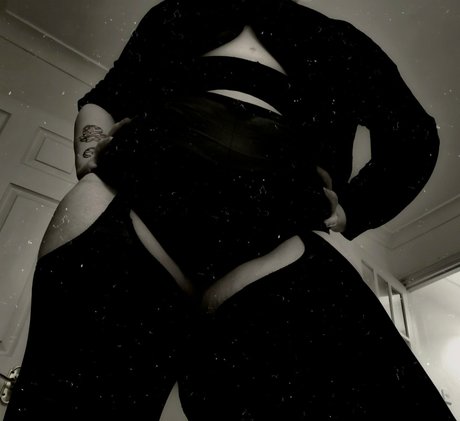 saintdomina nude star picture