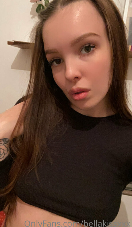 bellakissxxx nude actress pic