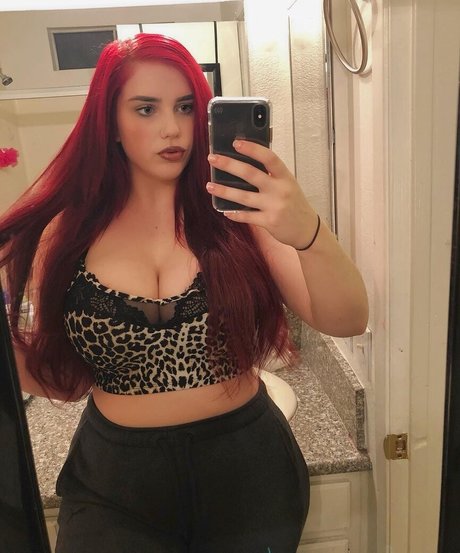 Nikkimichay pornstar naked pic