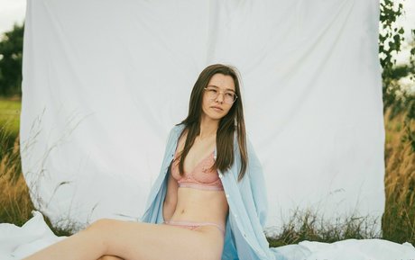 emmi hill model exclusive archive