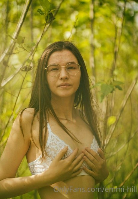 emmi hill sexy star image