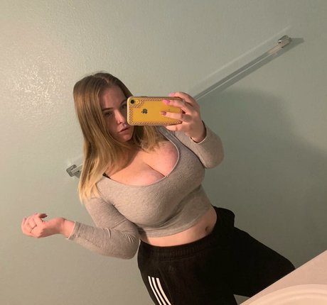 Kyla S model hot img