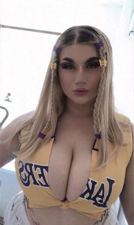 heys0phie model hot pics