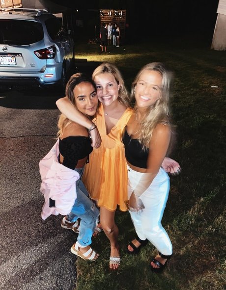 Leah Booth exclusive model picture