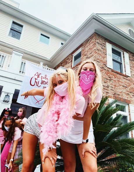 Leah Booth model best image