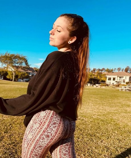 Lily P pornstar xxx pic