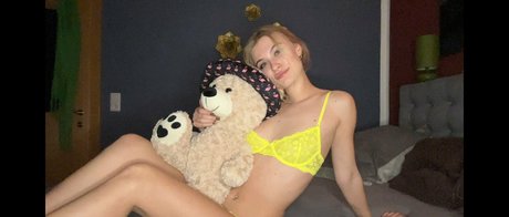 haaiileey nude model picture