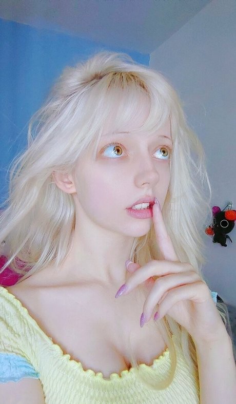 Kimmy Kimochi pornstar gallery