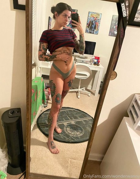 wonderwanny model exclusive photo