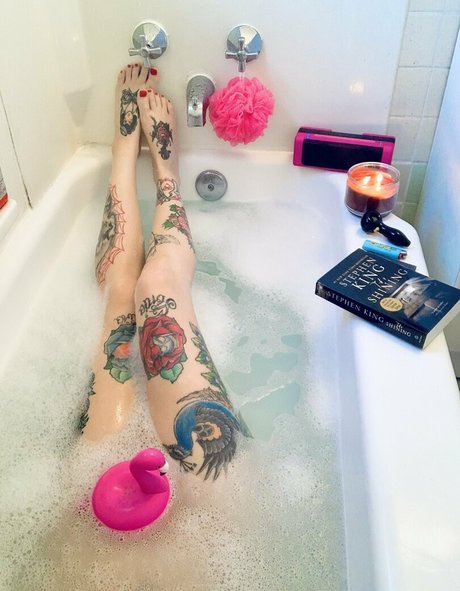 wonderwanny naked model image