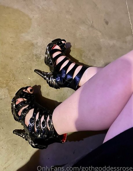 gothgoddessrose star photo