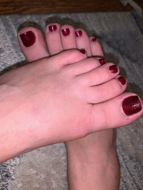 officialbarefeetblonde xxx model archive