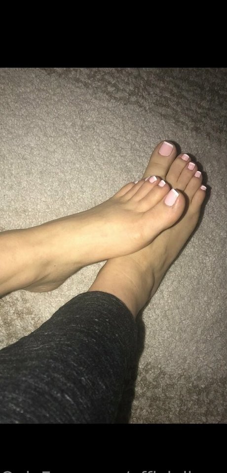 officialbarefeetblonde star pornographic picture