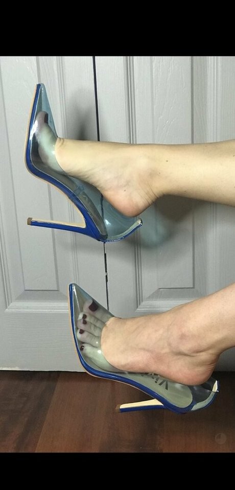 officialbarefeetblonde high quality pornstar image