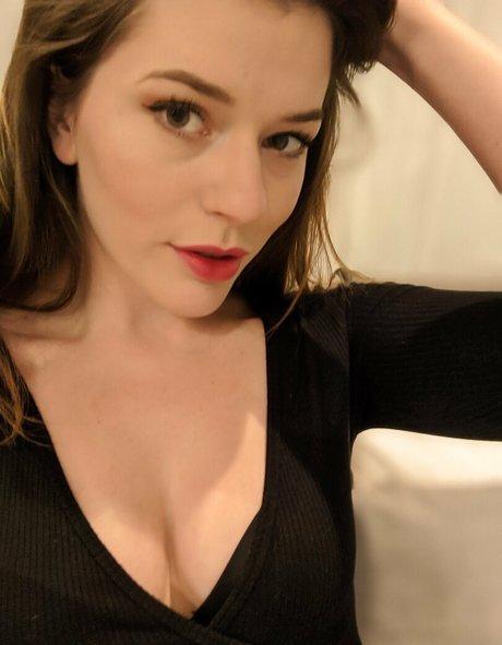 callaq model nude pics