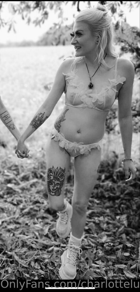 charlottelucy22 adult model photos