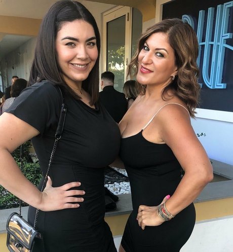 Nicky Nicole pretty star image