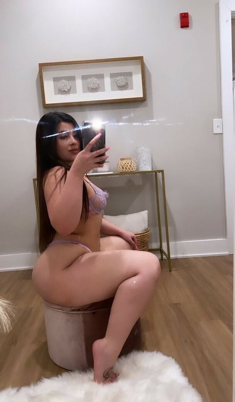 alliebabyxx nude pornstar pic