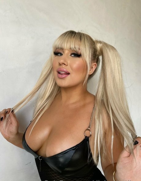 dialmyhotline nudes model photo