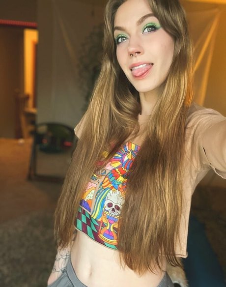 Marxistcretin star nudes image