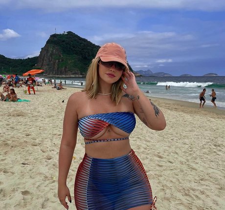 Clara Dfant model adult img