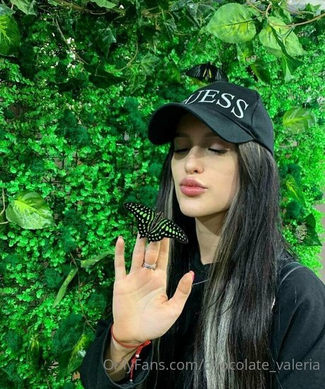 chocolate valeria naked pornstar img