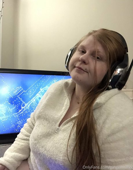gingermilfxx nude pornstar img