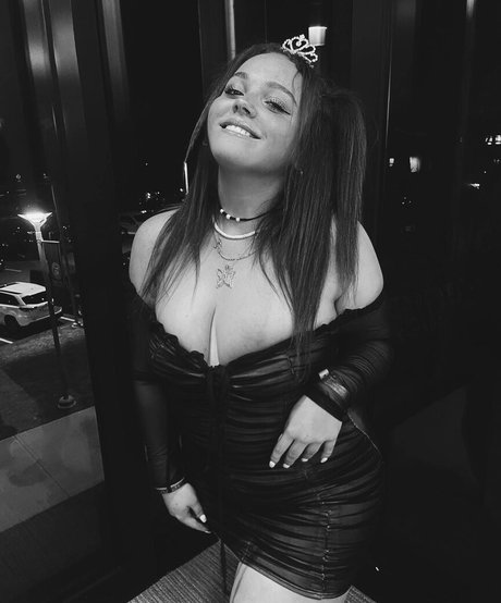 Hannah B xxx star pics