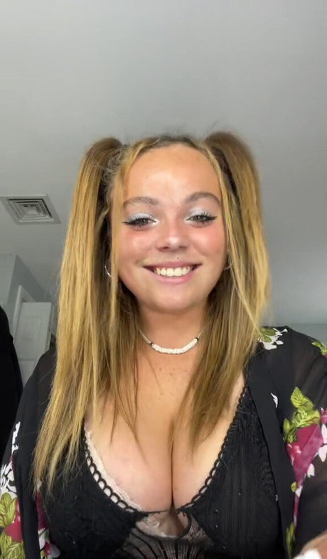 Hannah B pretty star image