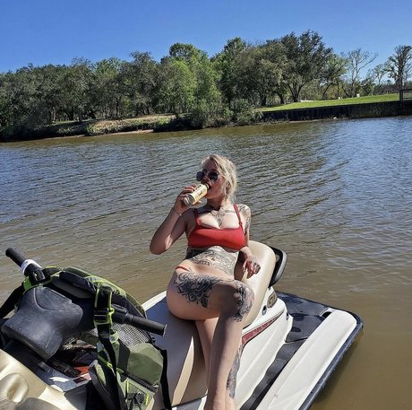 Awholeassmessbpd xxx model images