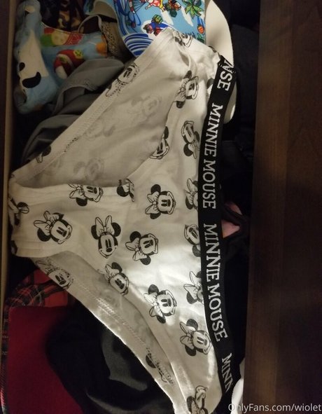 wiolet nude actress image