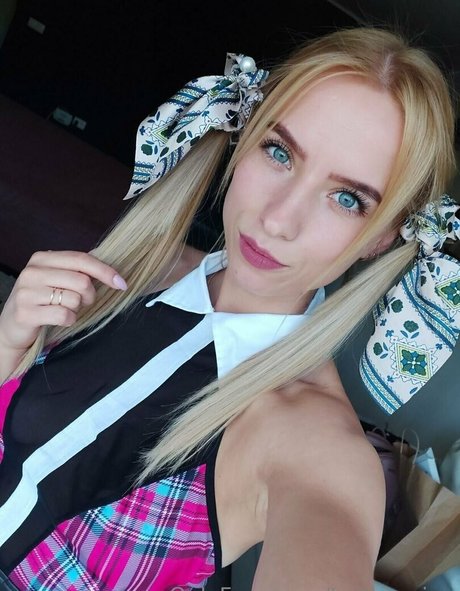 truthinwine model nude picture