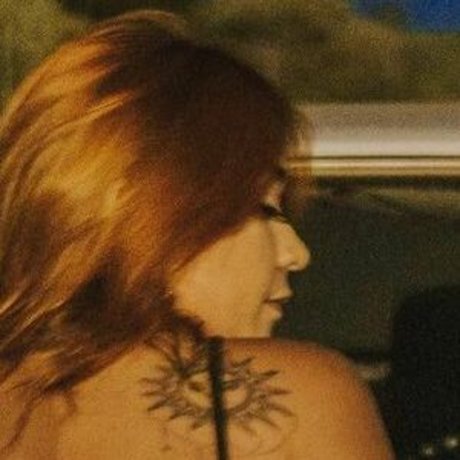 Nicollysntss star sexy pics