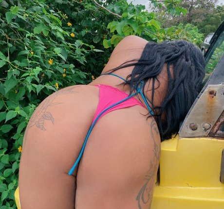 Vannessa Doarte hot model pics