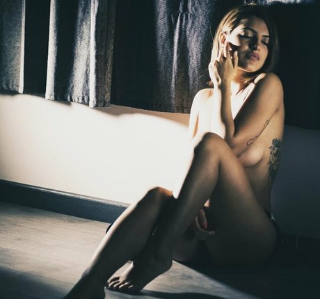 amandastripper nudes model gallery