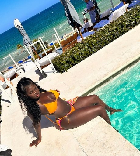 doseofneez pornstar art image