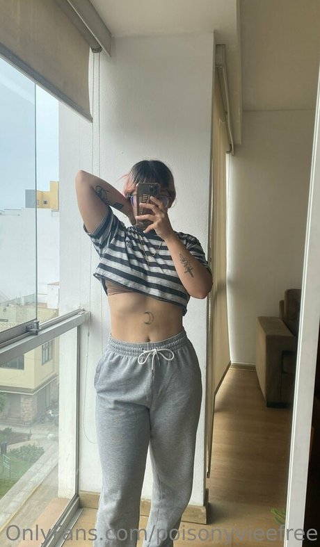 poisonyvieefree adult model pic