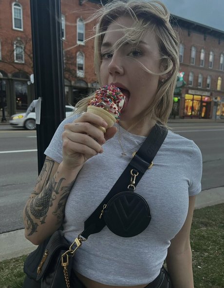 miabiababbyy model nude archive