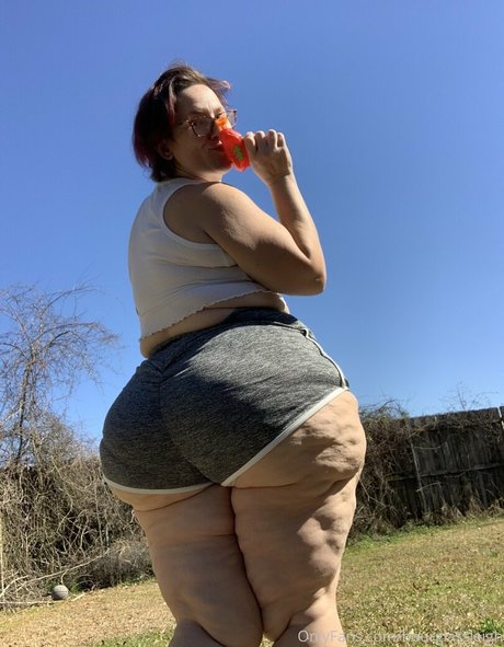 hourglassleigh top actress picture