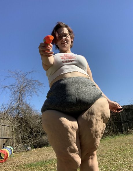 hourglassleigh nudes model pictures