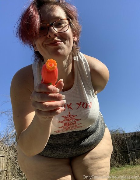 hourglassleigh hot actress images