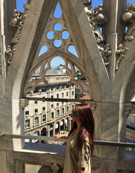 Yveline pretty actress pics