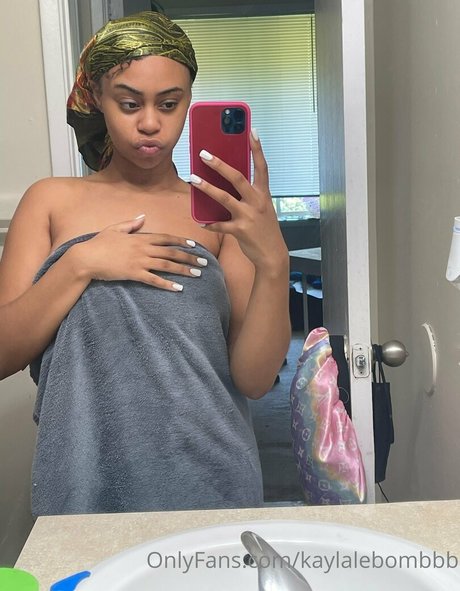 kaylalebombbb star exclusive picture