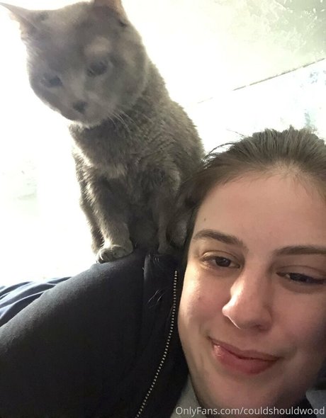 couldshouldwood model xxx photo