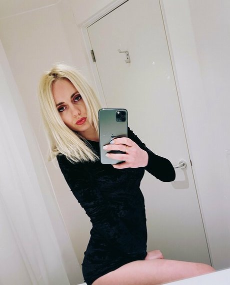 laraonelove star art img