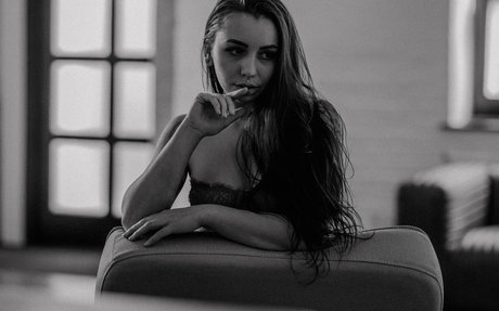 AnneSamanta sexy model photo