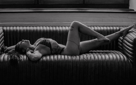 AnneSamanta model porn image