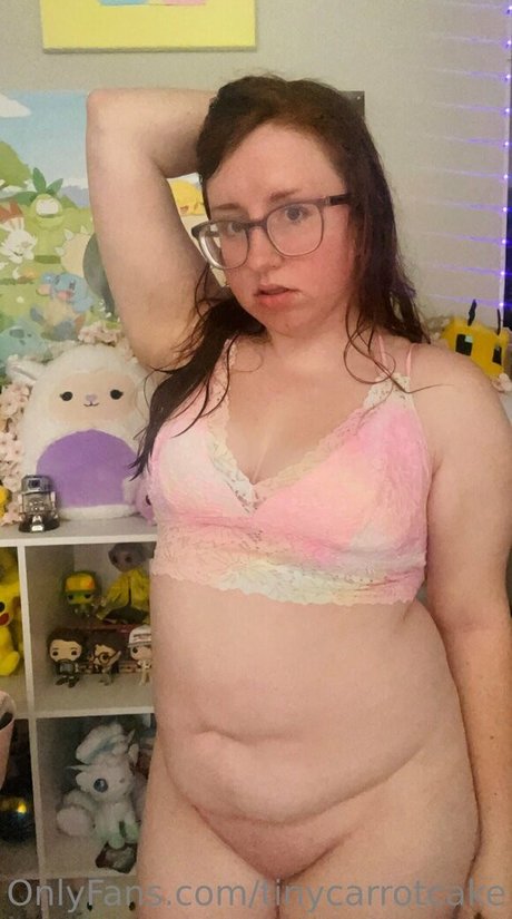 tinycarrotcake model naked photos